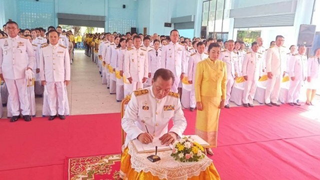 พิธีลงนามถวายพระพรชัยมงคล ฯ